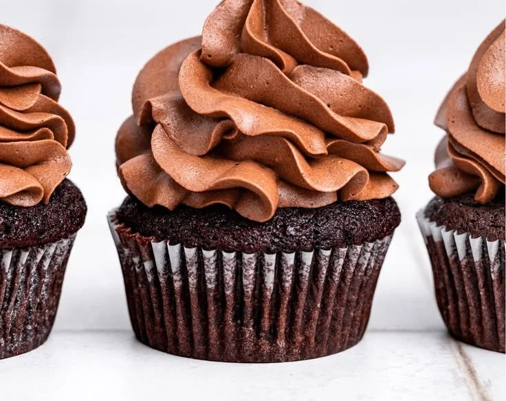 Delicious easy chocolate cupcakes topped with creamy frosting