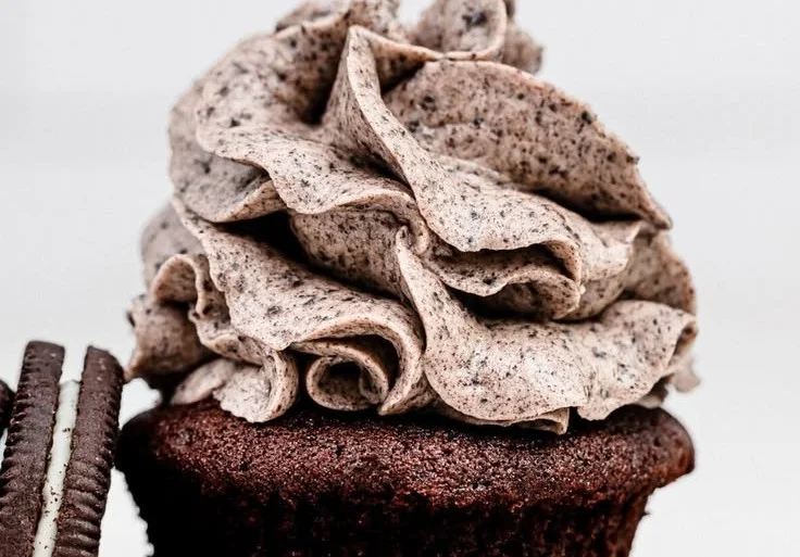 Delicious homemade Oreo Frosting for cakes and cupcakes