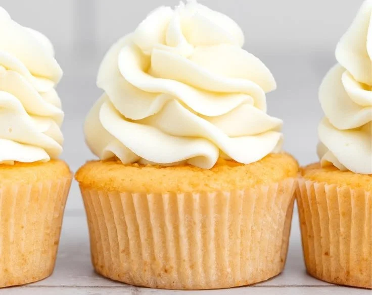 Delicious homemade vanilla cupcakes with creamy frosting on top