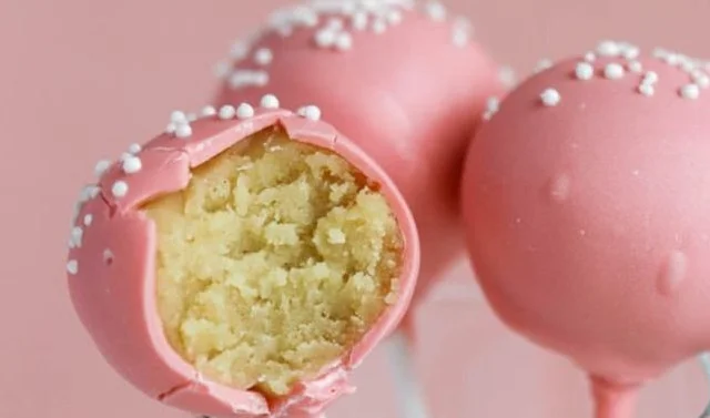 Delicious Starbucks cake pop, a tasty coffeehouse treat
